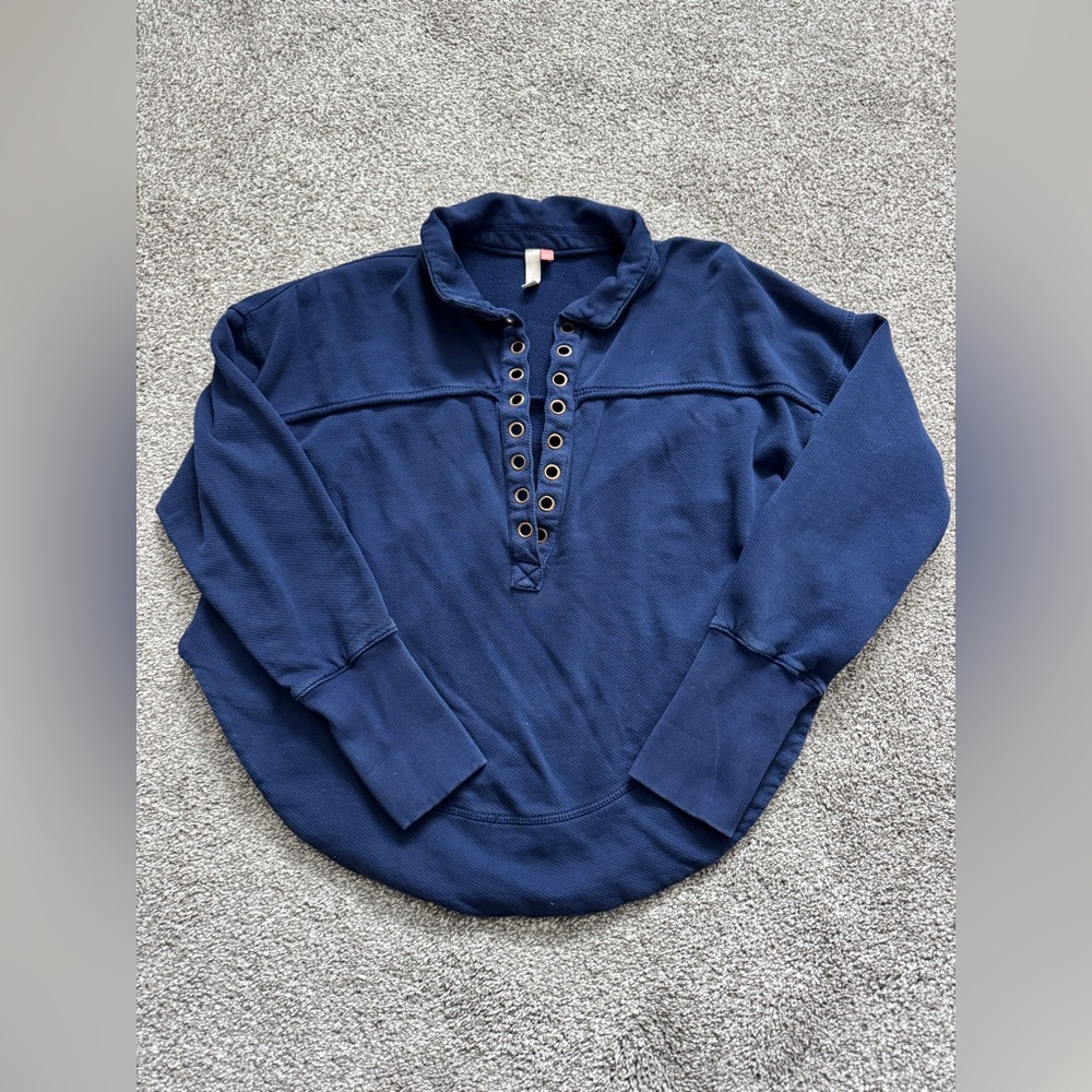 PILCRO Pieced Popover Collar Oversized Sweatshirt in Navy Blue Size XS